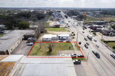 2107 N Main St, Pearland, TX 77581