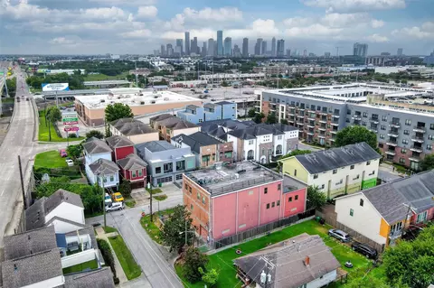 1607 E Bonner St, Houston, TX 77007