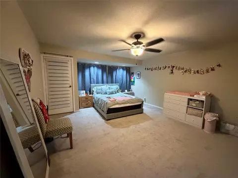 2409 Bering Dr #18, Houston, TX 77057