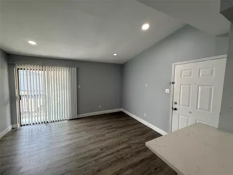 9550 Deering Dr #210, Houston, TX 77036