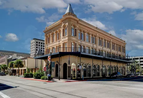 2102 Post Office Street Cor #8, Galveston, TX 77550