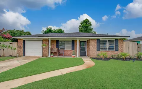 2615 6th Ave N, Texas City, TX 77590