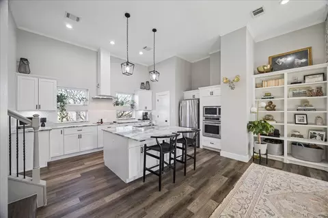 2108 Oatfield Dr, Houston, TX 77018