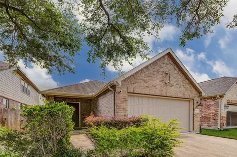 3037 Hawthorne Glen Ln, Dickinson, TX 77539