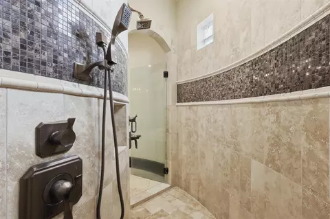 Bath - 14 Post Shadow Estate Ct, Spring, TX 77389 photo 8 of 8