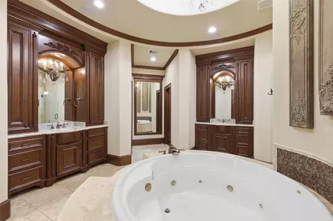 Bath - 14 Post Shadow Estate Ct, Spring, TX 77389 photo 7 of 8