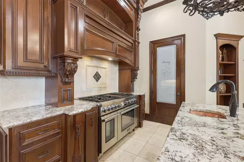 Kitchen - 14 Post Shadow Estate Ct, Spring, TX 77389 photo 5 of 7