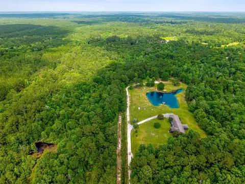 2748 Spike Buck Ln, Kountze, TX 77625