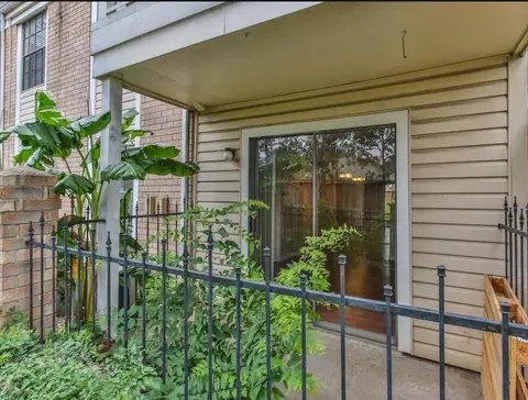 2750 Holly Hall St #713, Houston, TX 77054