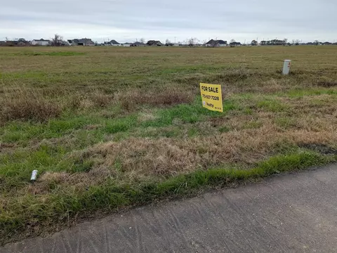 414 Brahman Trl, Angleton, TX 77515
