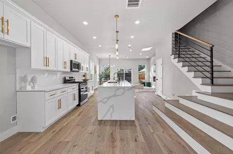 4117 Yale St, Houston, TX 77018