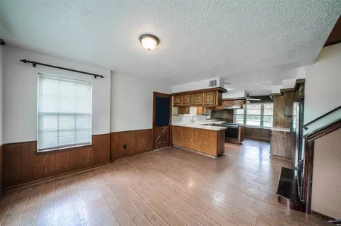 Living - 7622 County Line Rd, Willis, TX 77378 photo 3 of 15