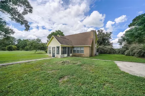Exterior - 7622 County Line Rd, Willis, TX 77378 photo 5 of 10