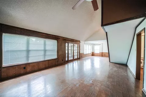 Living - 7622 County Line Rd, Willis, TX 77378 photo 9 of 15