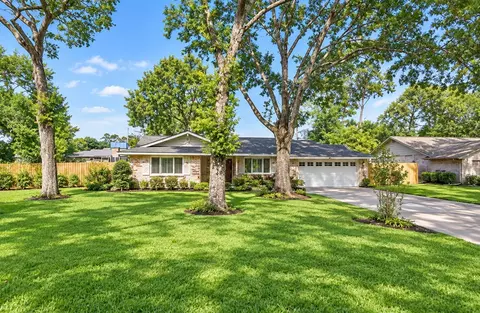 158 Spring Pines Dr, Spring, TX 77386