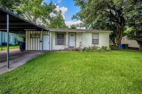 705 Akers St, Angleton, TX 77515