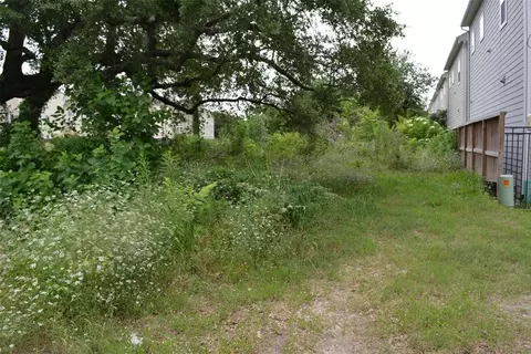 3333 Creekmont Dr, Houston, TX 77091