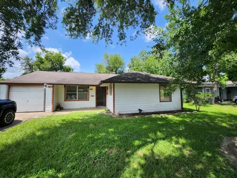 5535 Flamingo Dr, Houston, TX 77033