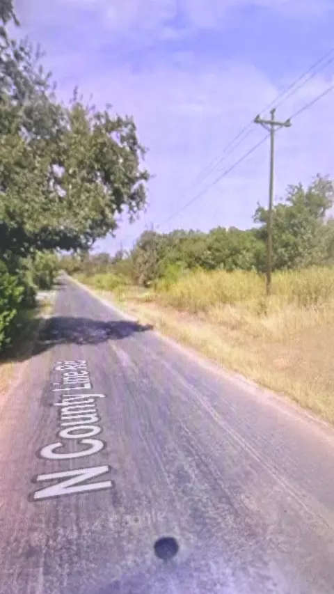 252 N County Line Rd, Elgin, TX 78621 photo 4