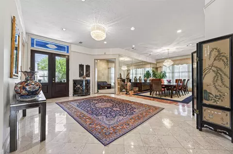 8103 Lake Edge Ct, Houston, TX 77071