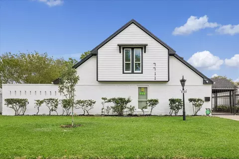 7711 Meadowvale Dr, Houston, TX 77063