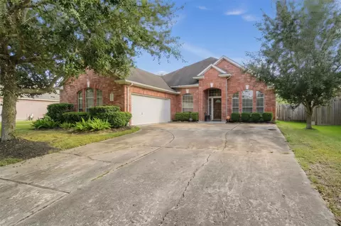 5810 Little Grove Dr, Pearland, TX 77581