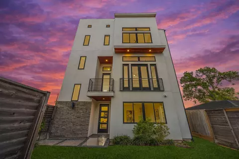 7327 Shadyvilla Pointe Dr, Houston, TX 77055