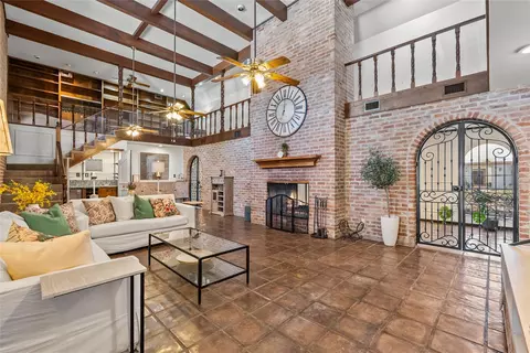 10 Colony Park Dr, Galveston, TX 77551