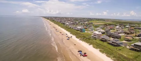 983 W Verdia Dr, Crystal Beach, TX 77650