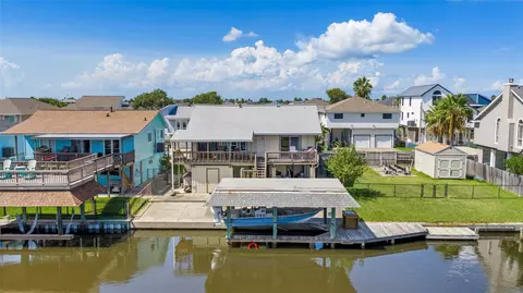 1097 Redfish St, Bayou Vista, TX 77563
