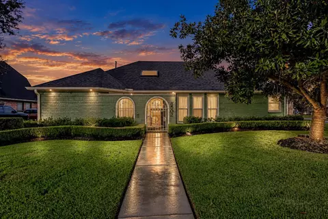 6502 Mona Vista Dr, Houston, TX 77083