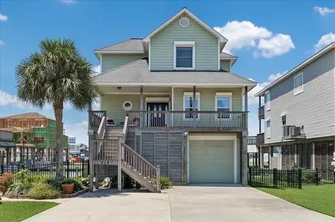 515 Westerly Dr, Tiki Island, TX 77554
