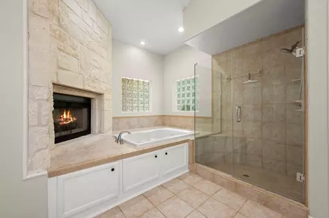 Bath - 24310 Lenze Rd, Spring, TX 77389 photo 4 of 7