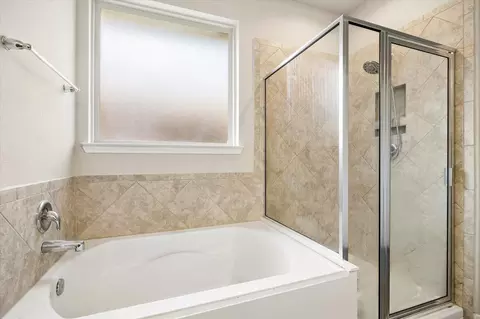 Bath - 4911 Creekside Haven Trl, Spring, TX 77389 photo 3 of 4