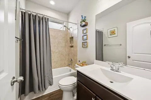 Bath - 4911 Creekside Haven Trl, Spring, TX 77389 photo 4 of 4
