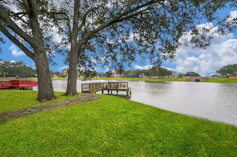 18 Crest Gate, Houston, TX 77082