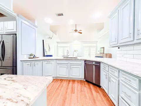Kitchen - 540 Springwood Dr, Conroe, TX 77385 photo 1 of 2