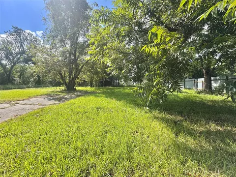1504 E 33rd St, Houston, TX 77022