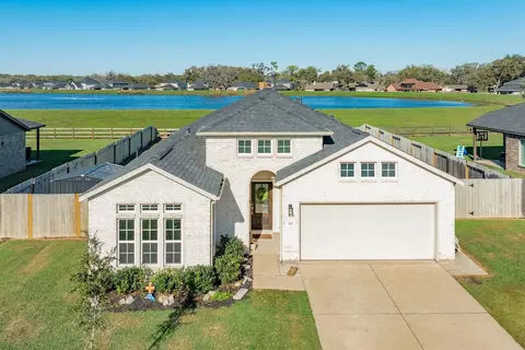303 Twin Lakes Blvd W, West Columbia, TX 77486