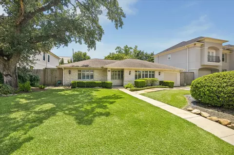 4919 Imperial St, Bellaire, TX 77401