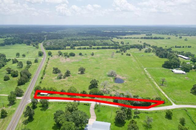 1 Plantation Rd, Trinity, TX 75862