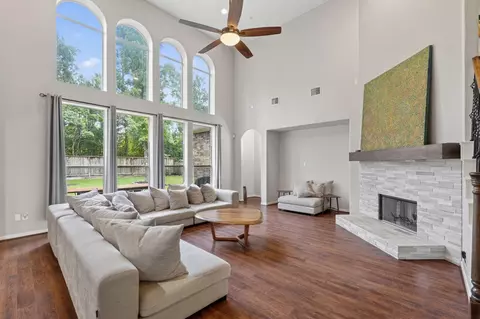 42 N Arrow Canyon Cir, The Woodlands, TX 77389