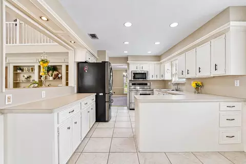 Kitchen - 3211 Candleknoll Dr, Spring, TX 77388 photo 2 of 5