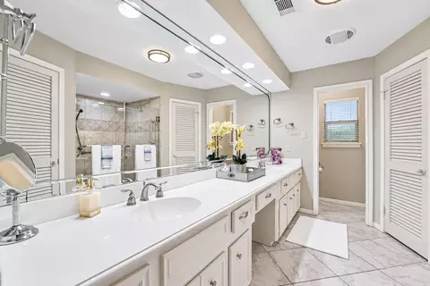 Bath - 3211 Candleknoll Dr, Spring, TX 77388 photo 2 of 5