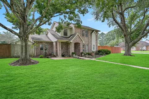 1018 Londonderry Ave, Friendswood, TX 77546
