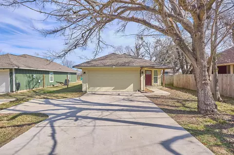 1807 Nuches Ln, Bryan, TX 77803