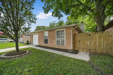 7818 Winehill Ln, Houston, TX 77040
