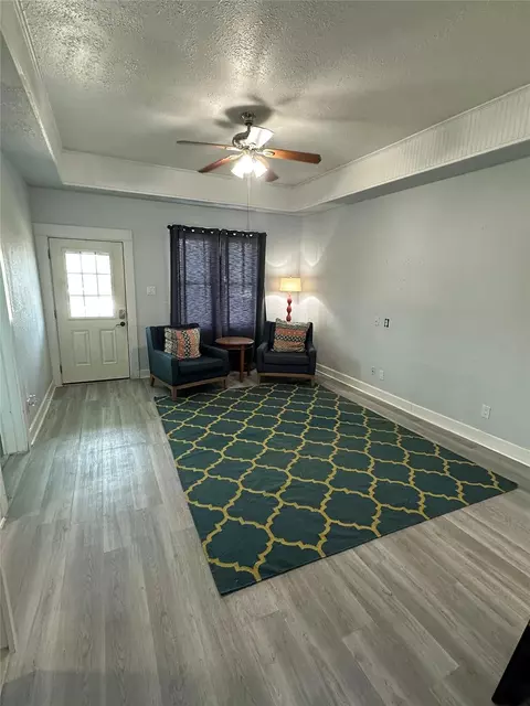 1615 16th St, Galveston, TX 77550