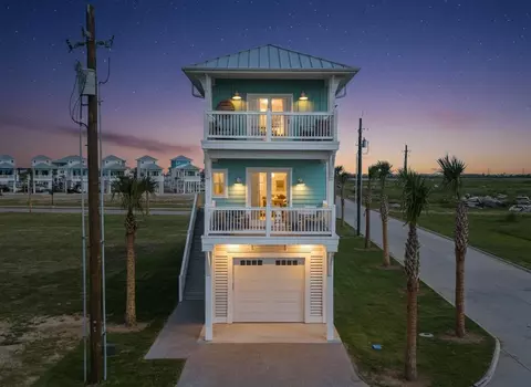 669 Seaside Dr, Crystal Beach, TX 77650