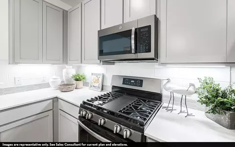 Kitchen - 10977 Runway Rd, Conroe, TX 77303 photo 5 of 5